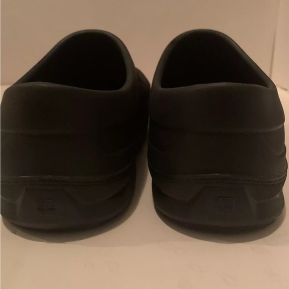 New Unisex Work Shoe For Crews Black Clogs Nonslip Tread Safe M3 W5 - Picture 4 of 7